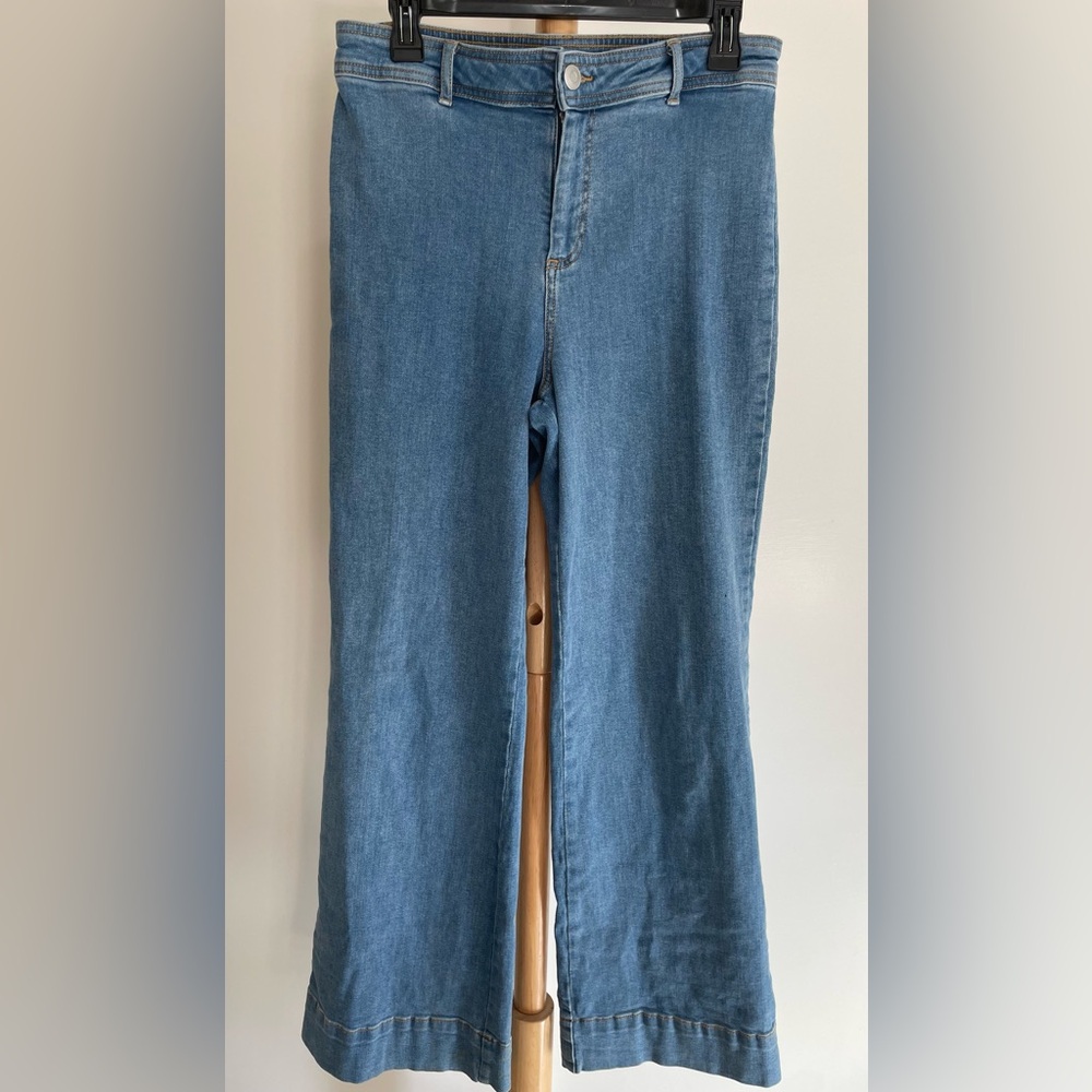 Avec Les Filles Wide Bottom High Rise Women's Blue Jeans Size 28 or Size 6.